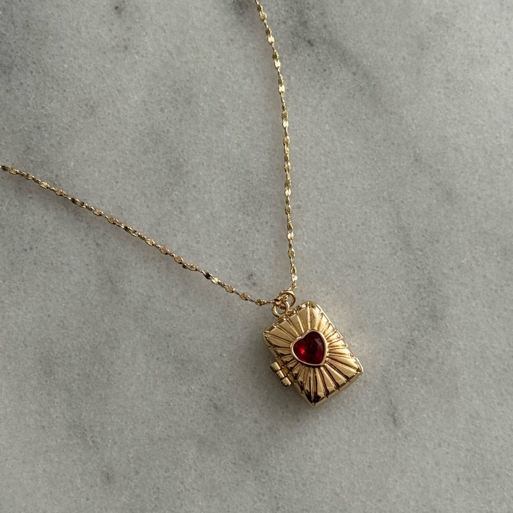 COPY - COPY - COPY - Gold Sun Beam Red Heart Gem Locket Pendant Necklace
Bran… - Picture 2 of 7